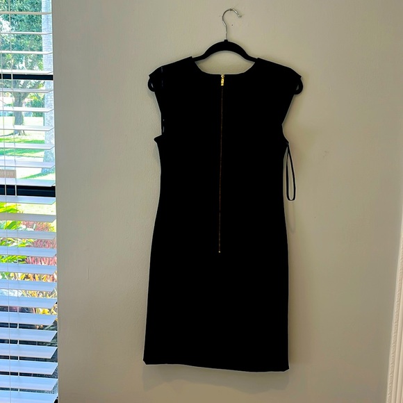 Calvin Klein with gold chain in the front. size M. - Picture 2 of 5